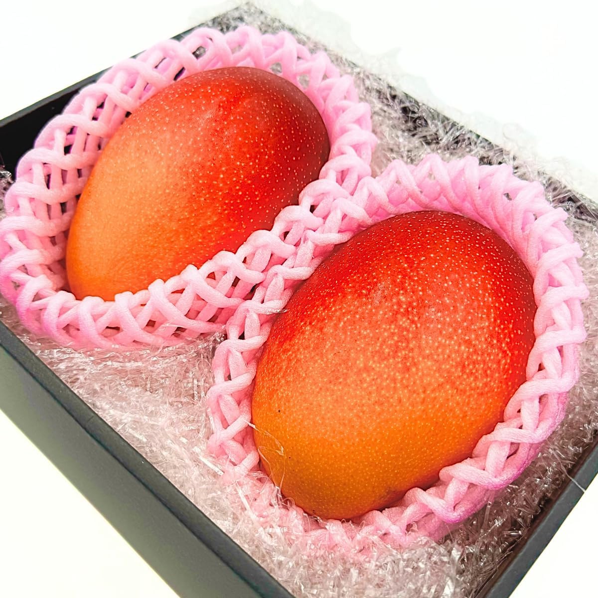 マンゴー ギフト 鑑定書付き 赤秀 完熟 宮崎県 大玉 2Lサイズ 350g x2玉 化粧箱／ ＜ とろけるようなマンゴー 訳あり ご家庭用 宮崎県 完熟  3玉入り(1玉：約300〜350g) 簡易梱包 サイズばらつきあり 果実 みやざき甘さと食感 ＞